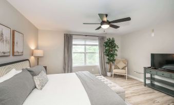 Poolside Paradise Near the Ark