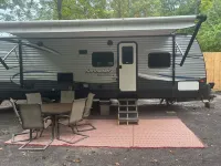Creekside Hideaway, Cozy 2-bedroom RV, Morgantown, WiFi, Firepit, Hammock,Grill