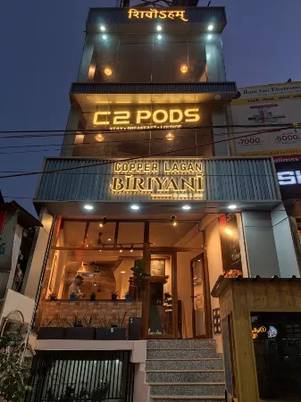 C2 PODS Отели рядом с достопримечательностью «Дхамек»