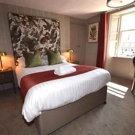 Elphinstone Hotel
