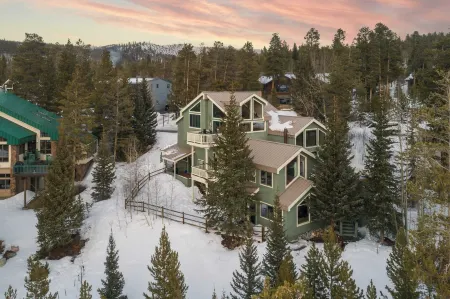 Frontier by AvantStay Incredible Mtn Views Hot Tub Gorgeous Breckenridge Home Close to Slopes