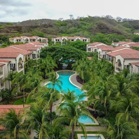 Pacifico Luxury 3B/2B condo, 10 minutes walk to the beach