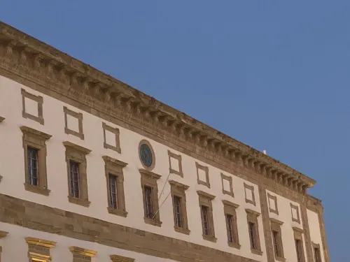 The Artist-Dreamer's House: 120 square meters among art, sea, history and food and wine