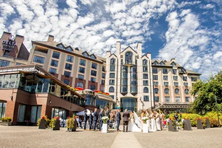 Delta Hotels Victoria Ocean Pointe Resort Отели рядом с достопримечательностью «Парк штата Голдстрим»