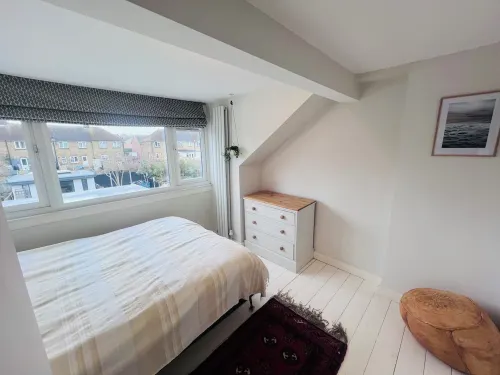 Westmeads wings. 5 minutes walk to the harbour and close to town and beach