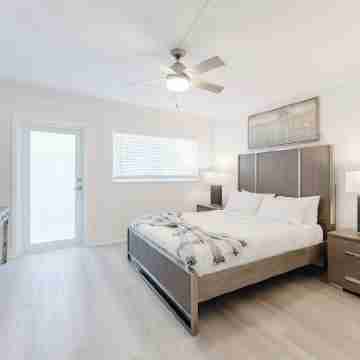 Waterfront Retreat—Views, Pool, Hot Tub, Gym Walk to Beach & Boca Resort! Rooms