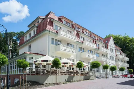Hotel Cesarskie Ogrody Отели рядом с достопримечательностью «Swinoujscie Beach»