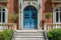 Manor house with tennis court a few minutes from Beuvron sur Auge فنادق في Hotot-en-Auge