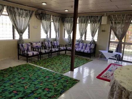 Bonda Homestay Entire House Отели рядом с достопримечательностью «Universiti Sultan Zainal Abidin»