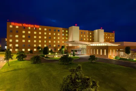Hilton Garden Inn Rome Airport Отели рядом с достопримечательностью «Parco via attilio profumo»