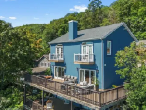 Entire Lakeview House ~ 1 Hour to MetLife ~ Hot Tub~Firepit~Stunning View~Decks Hotels in Warwick