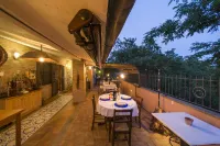 Villa Carla in Murlo, 300sqm detached villa with garden veranda and swimming pool. Hotels in Murlo