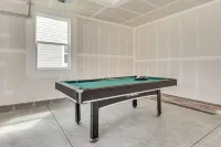 16 Mi to Indianapolis: Group Getaway w/ Pool Table