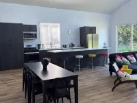 NEW GORGEOUS MODERN HOUSE VERYSTYLED FEW BLOCKS FROM FAMOUS DOWNTOWN OF WAYZATA Hotele w: Wayzata