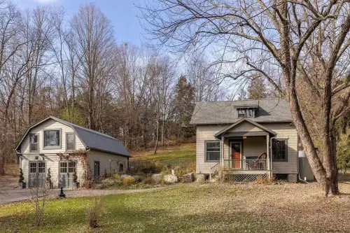 Rustic Catskill cottage, 10 min to Hudson, 30 minutes to popular ski area skiing