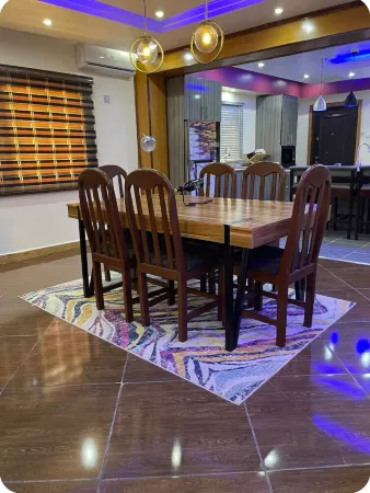 An Entire Stylish 4-Bedroom, 24-Hour Electricity Bungalow. A Rare Gem! Отели в г. Акуре