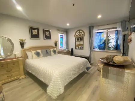 Waterfront Terrace: Endless Ocean Views & Picture-Perfect Sunsets