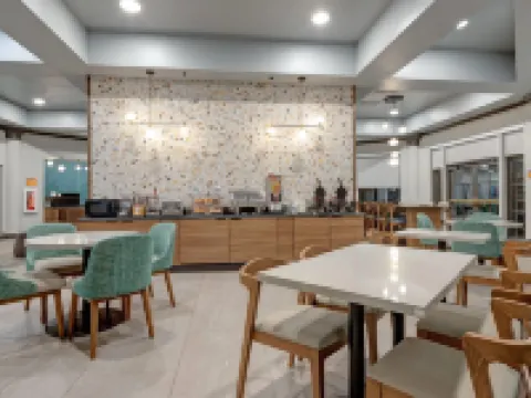 La Quinta Inn & Suites by Wyndham Sherman Hotels in Sherman