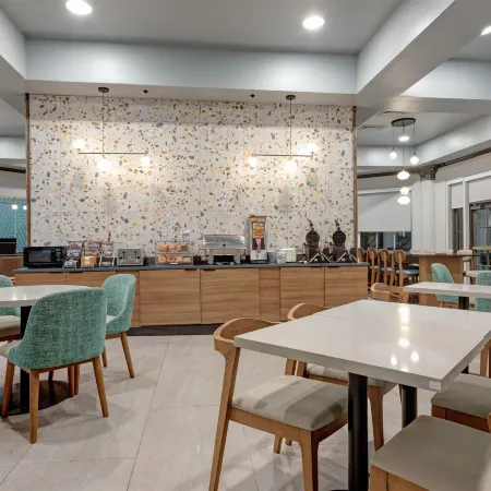 La Quinta Inn & Suites by Wyndham Sherman