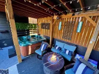 BRAND NEW - THE KING OF THE HILL - W HOT TUB AND PRIVATE BACKYARD