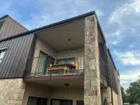 Peaceful river views/Guadalupe access/Swimming Pool/2 bed 2 bath/Sleeps 6