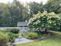 Spacious 5-Bed with Pool, Firepit, and BBQ - 20-min to Saratoga and Lake George Hotels in Moreau