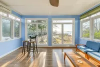 Charming Pet Friendly 4-bedroom river view home with grill, in lovely Weems!