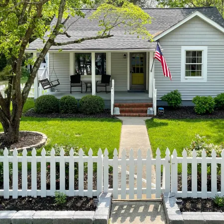 Private Yard & Water Views: Cozy Urbanna Cottage
