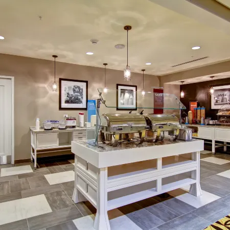 Hampton Inn & Suites Cincinnati-Downtown