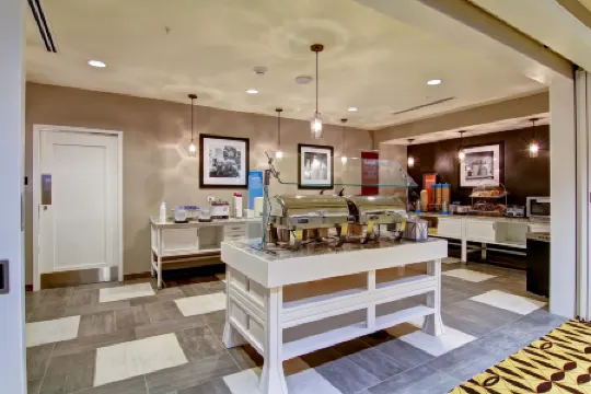 Hampton Inn & Suites Cincinnati-Downtown