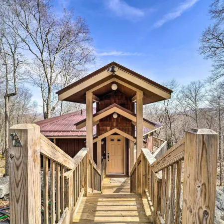 1/2 Mi to Skiing! Beech Mountain Cabin w/ Deck 비치 마운틴 호텔