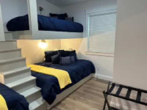 Lake of Egypt Hill Top Retreat - Sleeps 8