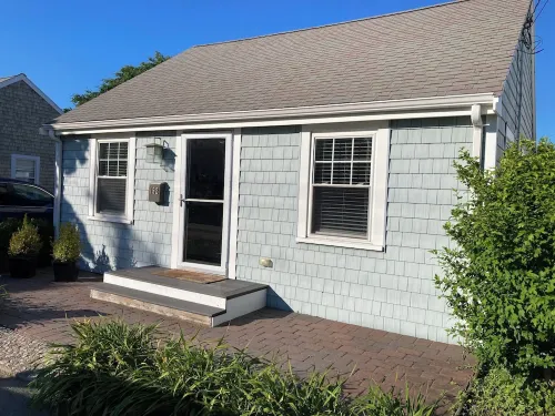 Charming 3-bedroom house with AC & WiFi in Hull; steps to Nantasket beach Hotels in Hull