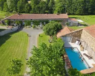 Maisonnette dans la Grange, swimming pool, countryside, horses, forest and lake, Puy du Fou