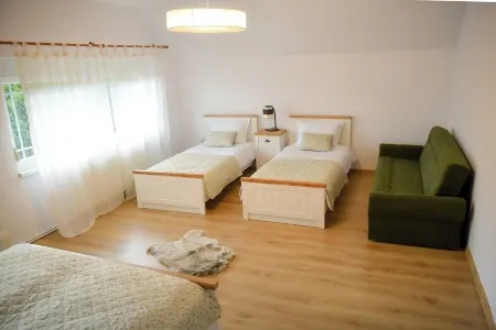 Silent House-Sovata suitable for up to 10 Guests