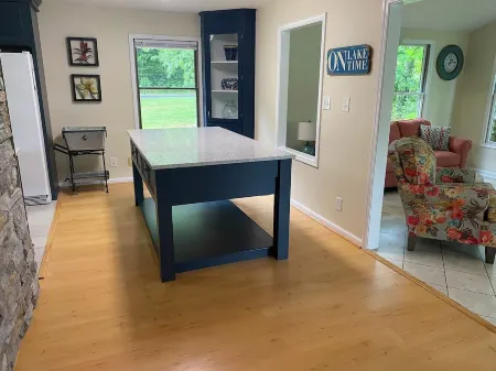 Lakeview Hideaway – Family-Friendly Lakefront Escape