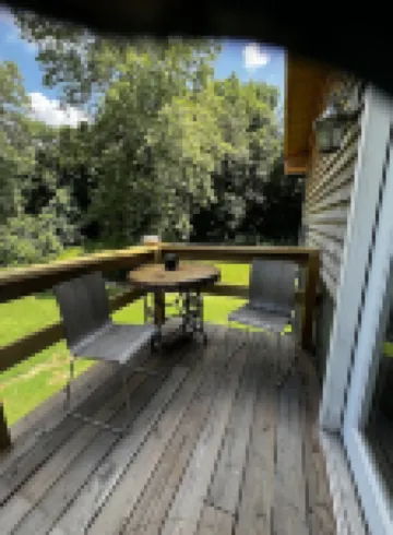 3-bedrooms, 2 bathrooms upstairs cabin in charming French Lick with AC