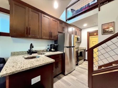 Brand New! Lake Chatuge Tiny Home in the Heart of Hiawassee