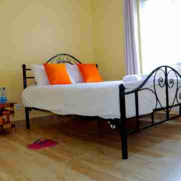 Cozy Apartment in a Quiet safe Estate Rooms