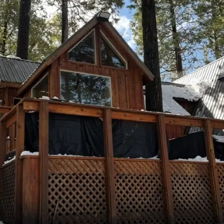 Charming cabin in pleasant Auberry close to Shaver Lake. A hidden treasure!