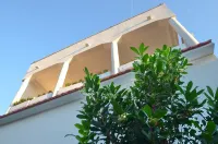 4-bedroom beachfront Villa in peaceful Rose with sea view Hotel a 
