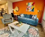 Stylish King Bed Southside Pool Gym TownCenter I95