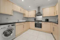 2 Bed Oasis Apartment & Garden Hotels in East Molesey
