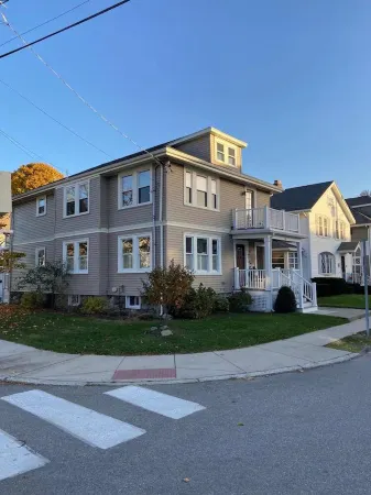 Sunny and spacious 2-BR condo near Hospitals, Universities and Biotechs Отели рядом со станцией Брендейс / Робертс