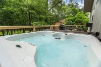 New! Hot Tub • Fire Pit • Slopes