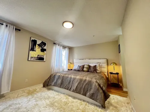 Quiet community, 40 min from the beach, 20 min from theme parks. Newly Renovated