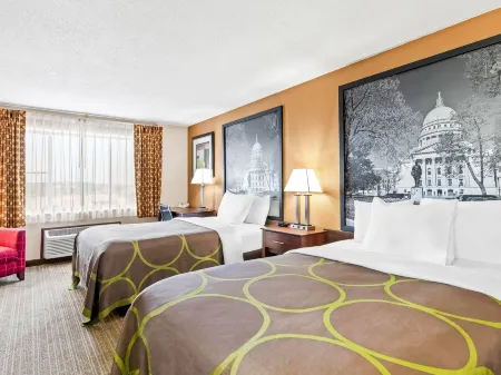 Super 8 by Wyndham Sturtevant/Racine