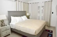 Luxurious 2-Bed Beachfront Suite - Private West Wing - Black River Landing Strip Hotels in 