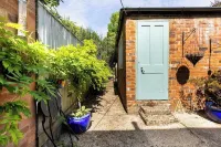 This charming 17th Century Grade II listed Cottage Hotels in Marlow