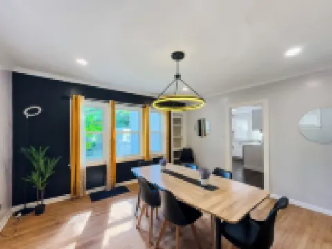Modern Comfort Near Clinic & Downtown,  King Bed!